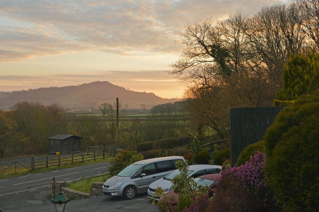 Bryn Hebog Bed & Breakfast Carmarthen Bagian luar foto