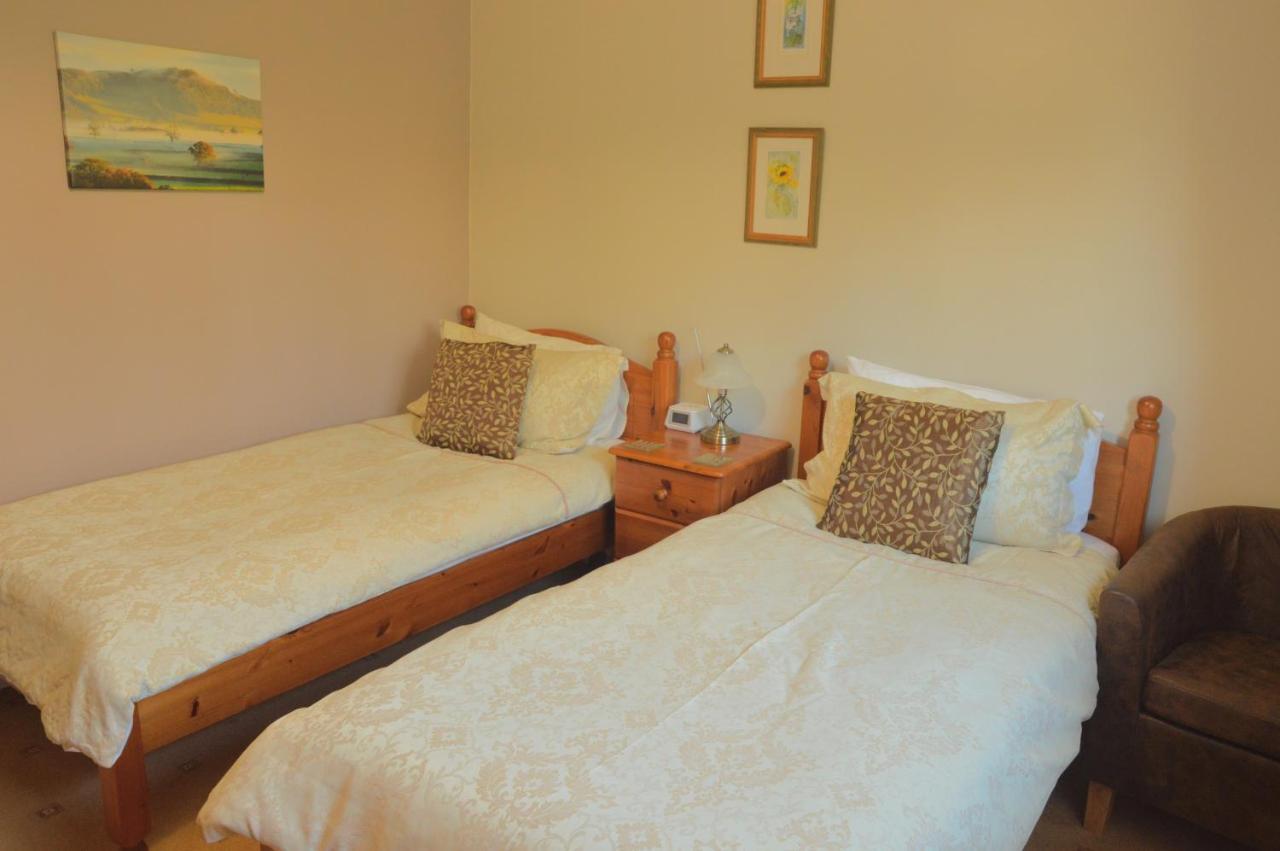 Bryn Hebog Bed & Breakfast Carmarthen Bagian luar foto